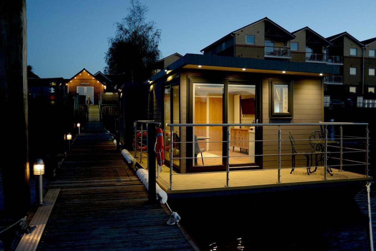 Rivers With Hot Tub Hotel en barco *