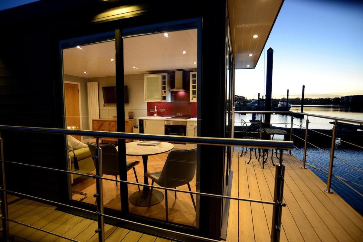 Hotel en barco Rivers With Hot Tub Southampton