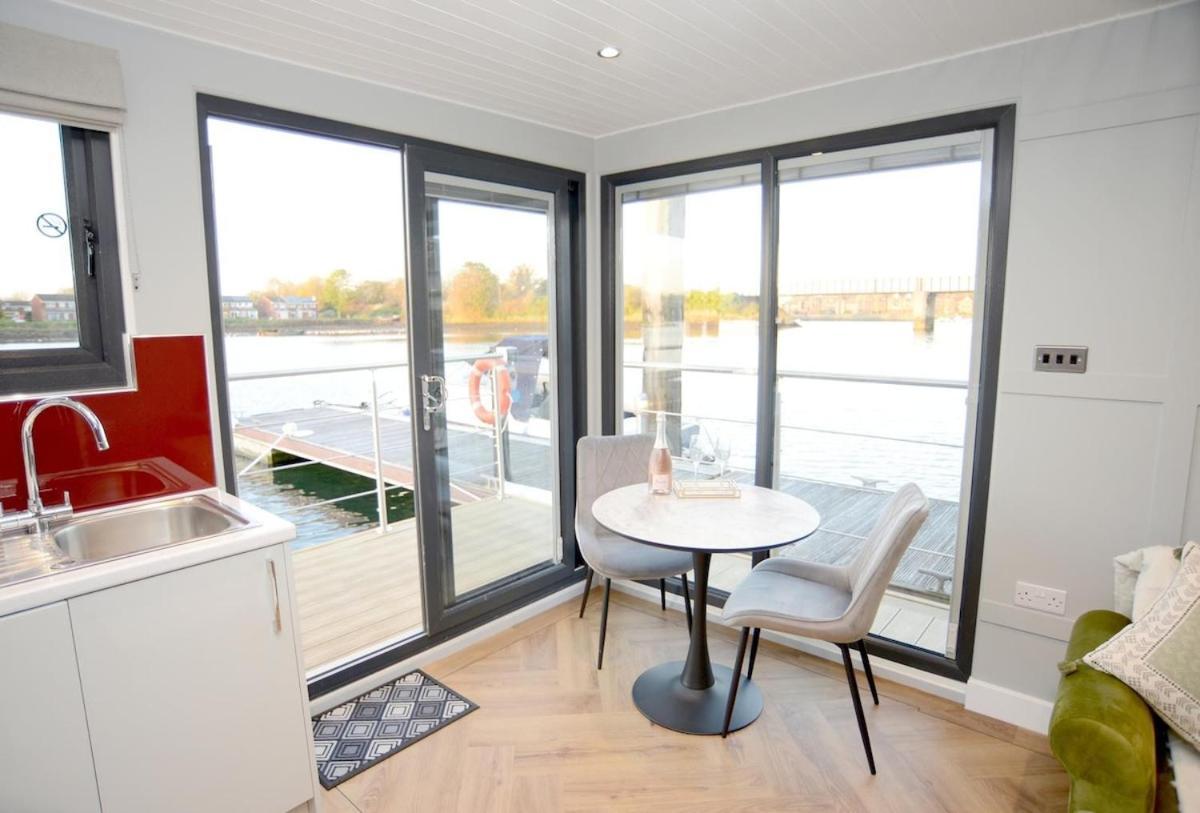 Bateau-hôtel Rivers With Hot Tub *