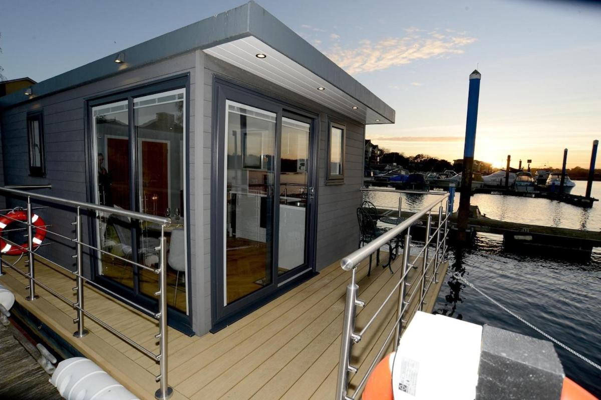 Bateau-hôtel Rivers With Hot Tub