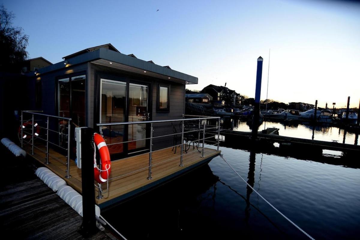 Bateau-hôtel Rivers With Hot Tub