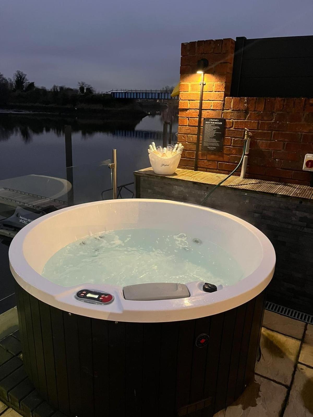 Rivers With Hot Tub Bateau-hôtel Southampton